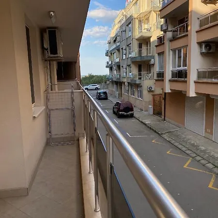 בית אירוח Eli *