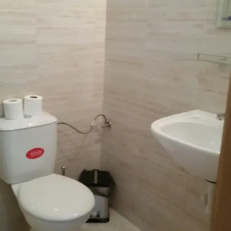 Gazde/Camere de închiriat Eli