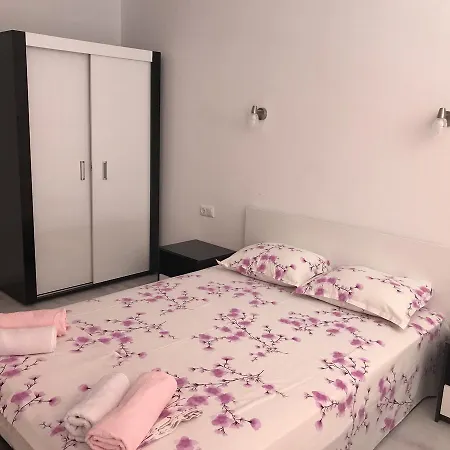 בית אירוח Eli *